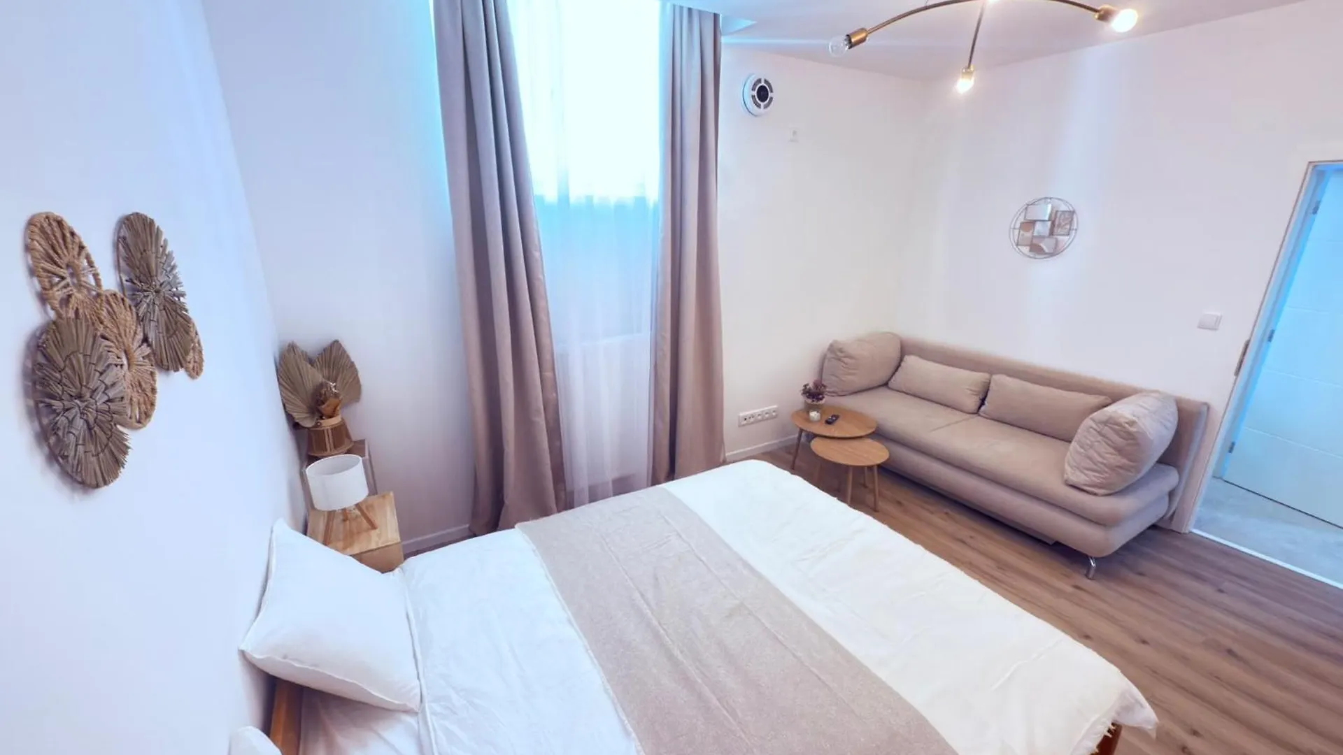 Cosy Cave Station In Prague 5 Apartment